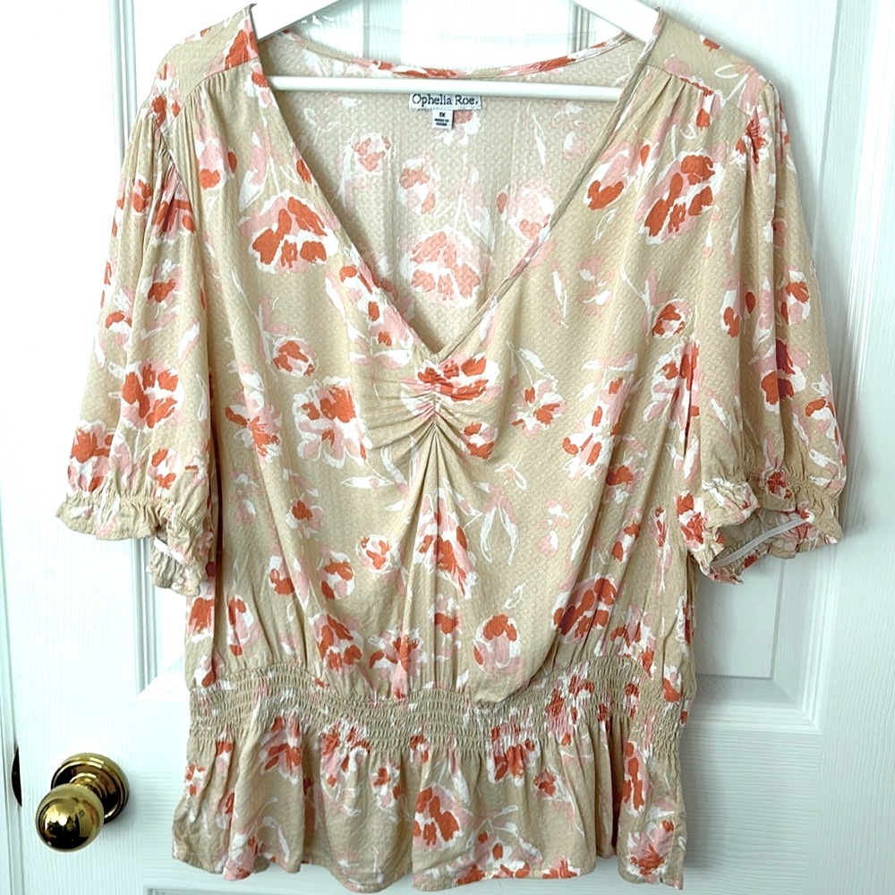 Ophelia Roe. top Beautiful floral peach and blush pink over tan blouse SZ 1X